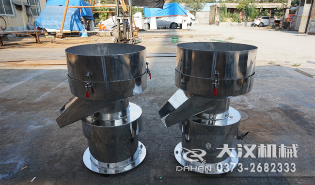 不銹鋼涂料振動篩是一種比較受用戶歡迎的產品之一，主要優(yōu)勢耐酸堿，不生銹，使用壽命長。